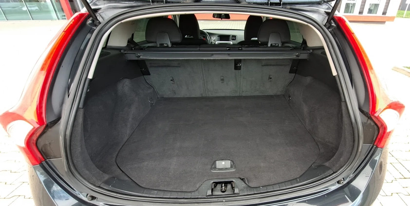 Volvo V60 cena 44900 przebieg: 207000, rok produkcji 2017 z Poznań małe 172
